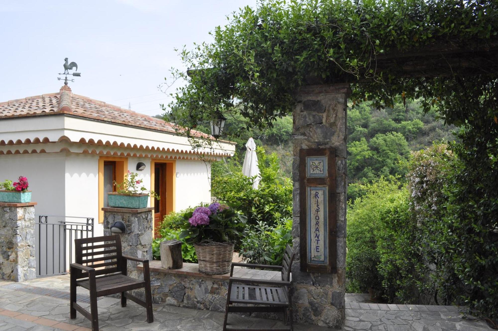 Hotel Borgo San Francesco Gioiosa Marea Exterior foto