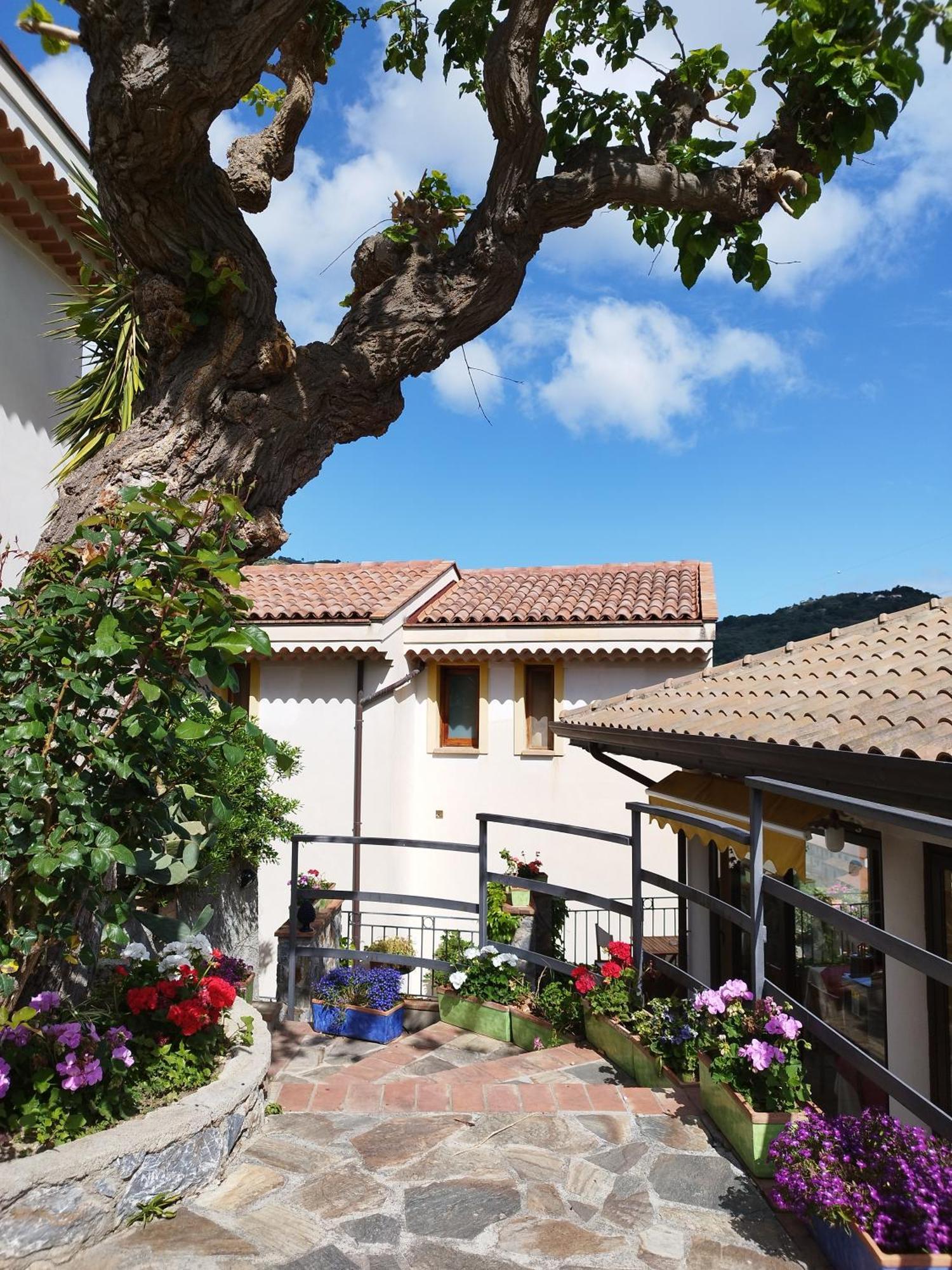 Hotel Borgo San Francesco Gioiosa Marea Exterior foto